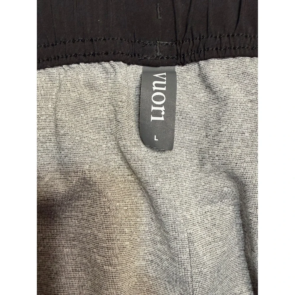 Vuori Kore Shorts Mens Large Charcoal Black Tropical Leaf Print Lined Athletic